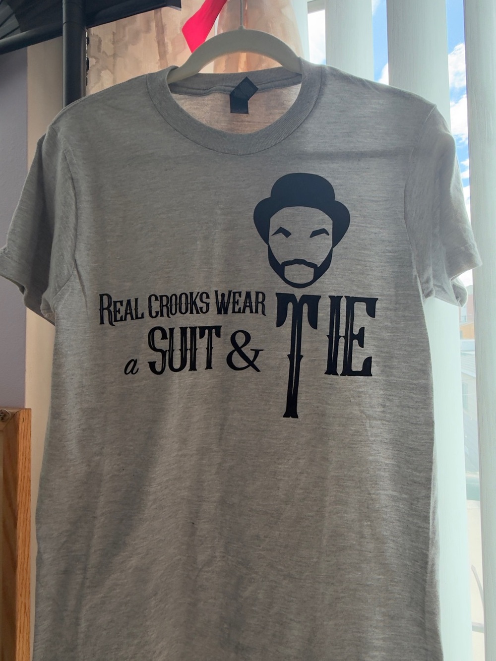 Preloved: Real Crooks Wear a Suit & Tie" Cotton size S